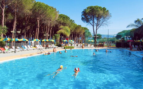 Camping Thurium: Agua, Cielo, Piscina, Árbol, Azur, Silla, Recreación Al Aire Libre, Cuerpo De Agua, Ocio, Planta