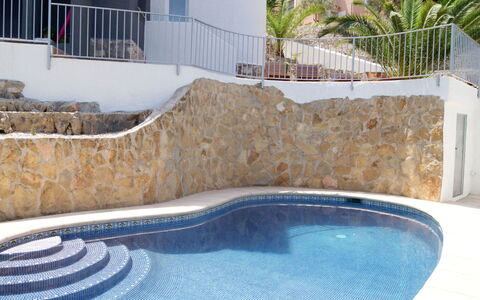 Ayora: Agua, Propiedad, Planta, Azur, Edificio, Piscina, Ocio, Material Compuesto, Pared, Rectángulo
