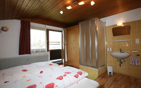 Klocker: Propiedad, Mueble, Diseño De Interiores, Comodidad, Madera, Encendiendo, Suelo, Lavabo, Arreglo De Tubería