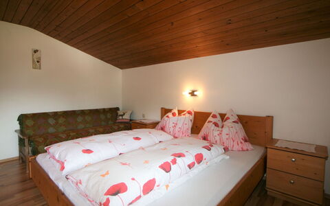 Klocker: Mueble, Propiedad, Comodidad, Edificio, Madera, Cama, Diseño De Interiores, Marco De La Cama, Suelo, Almohada