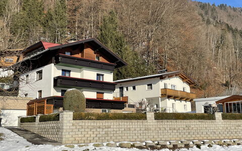 Fill: Planta, Edificio, Ventana, Montaña, Casa, Nieve, Cielo, Árbol, Paisaje Natural, Pendiente
