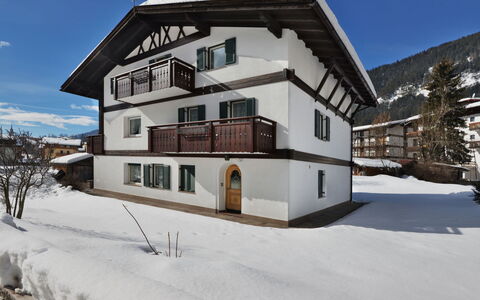 Pozza di Fassa 642: Cielo, Edificio, Nieve, Propiedad, Ventana, Planta, Árbol, Casa, Pendiente, Barrio Residencial