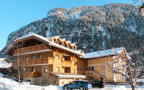 Campitello 633: Cielo, Edificio, Nieve, Rueda, Montaña, Propiedad, Ventana, Casa, Árbol