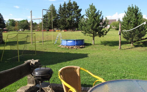 Horakova: Propiedad, Hierba, El Terreno Del Lote, Yarda, Patio Interior, Árbol, Bienes Raíces, Césped, Casa, Casa