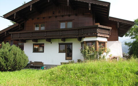 Josef: Planta, Cielo, Edificio, Ventana, Casa, El Terreno Del Lote, Árbol, Hierba, Cabaña, Área Rural