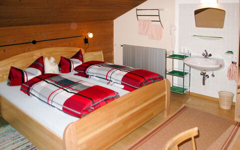 Schragl: Habitación, Habitación, Cama, Mueble, Propiedad, Marco De La Cama, Diseño De Interiores, Sábana, Suite, Lecho