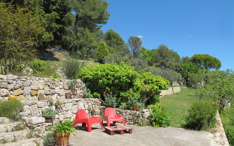 Le Cabanon: Vegetación, Arbusto, Primavera, Cabaña, Jardín, Sombra, Patio Interior, Yarda, Silla