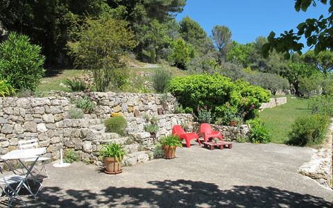 Le Cabanon: Vegetación, Arbusto, Primavera, Cabaña, Jardín, Sombra, Patio Interior, Yarda, Silla