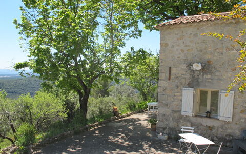Le Cabanon: Vegetación, Arbusto, Primavera, Cabaña, Jardín, Sombra, Patio Interior, Yarda, Silla