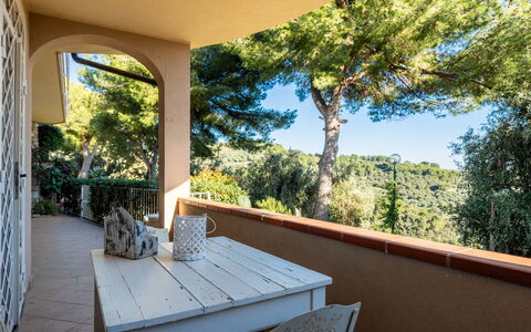 Zenzero e Cannella: Mueble Para Exteriores, Sombra, Balcón, Porche, Eco Hotel, Silla, Mesa Al Aire Libre, Manchas De Madera, Cocina Y Comedor Mesa, Villa