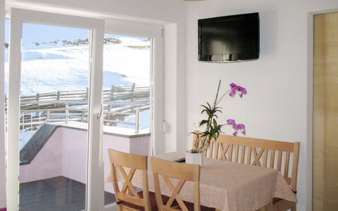 Sölden 730: Propiedad, Habitación, Edificio, Mueble, Casa, Diseño De Interiores, Bienes Raíces, Mesa, Suelo, Comedor