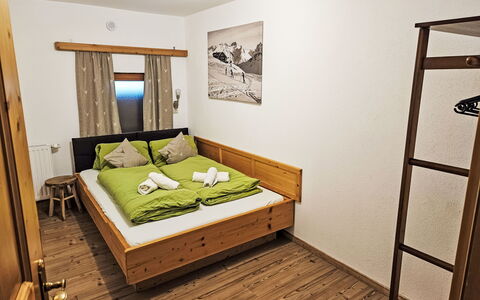 Apart 14: Madera, Piso, Habitación, Suelo, Casa, Cama, Diseño De Interiores, Casa, Mueble, Suelos De Madera