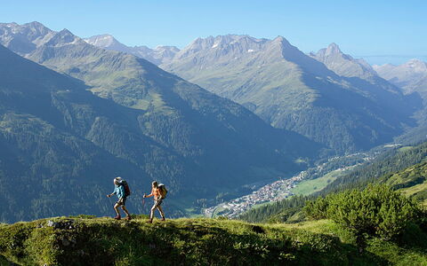 Apart 14: Cielo, Montaña, Planta De La Comunidad, Ecorregión, Planta, Pendiente, Paisaje Natural, Hierba, Terreno