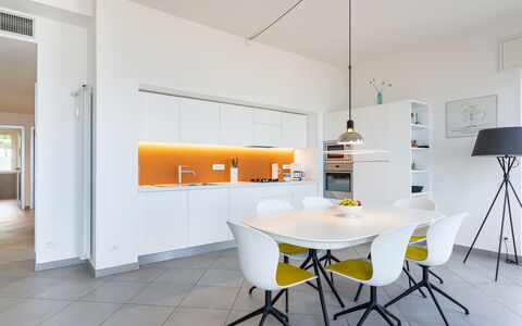 Terre Bianche: Habitación, Blanco, Mueble, Amarillo, Diseño De Interiores, Propiedad, Mesa, Edificio, Techo, Naranja