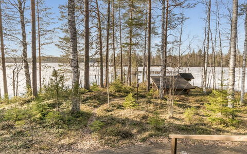 Pirttiniemi: Balcón, Departamento, Sombra, Vaso, Condominio, Pretil, Porche, La Luz Del Día, Cubierta, Mueble Para Exteriores