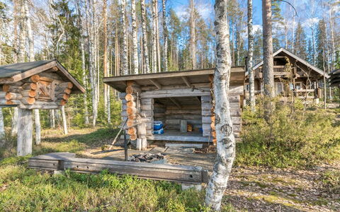 Pirttiniemi: Balcón, Departamento, Sombra, Vaso, Condominio, Pretil, Porche, La Luz Del Día, Cubierta, Mueble Para Exteriores