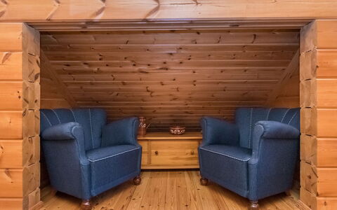 Pirttiniemi: Mueble, Silla, Mueble Para Exteriores, Mesa, Madera, Mesa Al Aire Libre, Cocina Y Comedor Mesa, Sombra, Jardín, Paraguas