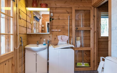 Pirttiniemi: Mueble, Silla, Mueble Para Exteriores, Mesa, Madera, Mesa Al Aire Libre, Cocina Y Comedor Mesa, Sombra, Jardín, Paraguas