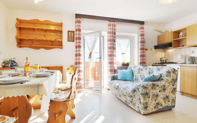 Vigo Di Fassa 644: Mueble, Propiedad, Edificio, Azur, Mesa, Naranja, Madera, Diseño De Interiores, Decoración, Encendiendo