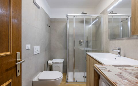 Cesa Micheluzzi (Czi712): Piso, Arreglo De Tubería, Suelo, Baño, Lavabo, Diseño De Interiores, Madera, Grifo, Lavabo Del Baño, Baño