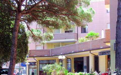 Rosolina Mare 621: Propiedad, Edificio, Casa, Arquitectura, Barrio, Casa, Bienes Raíces, Uso Mixto, Árbol, Barrio Residencial