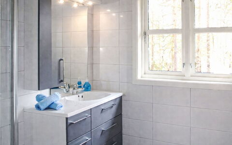 Risdalbu: Arreglo De Tubería, Diseño De Interiores, Piso, Lavabo, Baño, Lavabo Del Baño, Mueble De Baño, Suelo, Grifo, Plomería