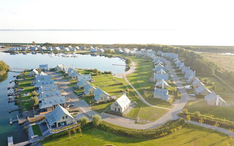 Oesterdam Resort: Agua, Propiedad, Cielo, Paisaje Natural, Diseño Urbano, El Terreno Del Lote, Arquitectura, Hierba, Lago, Biome