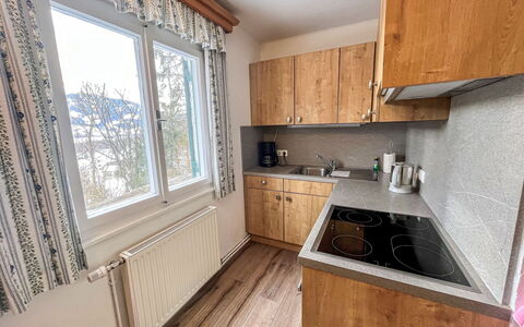 Landhaus Grüne Oase: Gabinetes, Mostrador, Madera, Edificio, Ventana, Estufa De Cocina, Fregadero, Diseño De Interiores, Cocina, Piso