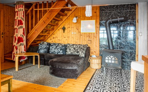 Pondside Retreat & Canoe: Propiedad, Mueble, Madera, Sofá, Edificio, Diseño De Interiores, Suelo, Sala, Piso, Casa