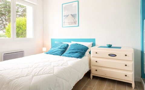 Les Mielles: Propiedad, Mueble, Azul, Comodidad, Ventana, Azur, Madera, Rectángulo, Diseño De Interiores, Arquitectura
