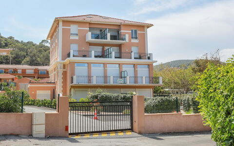Villa Robinson: Propiedad, Edificio, Casa, Barrio Residencial, Bienes Raíces, Fachada, Casa, Arquitectura, Barrio, Villa