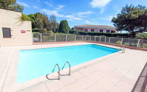 Résidence les Sangliers: Piscina, Barrio Residencial, Recurso, Mueble Para Exteriores, Inmuebles, Sombra, Hacienda, Paisajismo, Jardín, Villa
