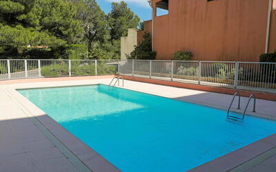 Saint-Raphaël 712: Agua, Planta, Propiedad, Piscina, Edificio, Cielo, Azur, Naturaleza, Sombra, Encendiendo
