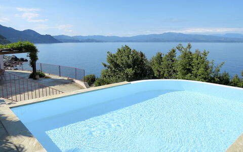 Maison Balbi: Piscina, Propiedad, Azur, Agua, Casa, Bienes Raíces, Vacaciones, Edificio, Villa, Inmuebles