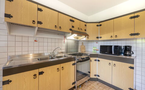 Rive D'Arcano 601: Grifo, Mostrador, Gabinetes, Fregadero, Lavabo, Aparato De Cocina, Estufa De Cocina, Arreglo De Tubería, Cocina, Madera