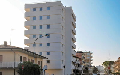 Lignano Sabbiadoro 653: Barrio Residencial, Edificio, Arquitectura, Bloque De Pisos, Condominio, Área Metropolitana, Propiedad, Barrio, Departamento, Asentamientos Humanos