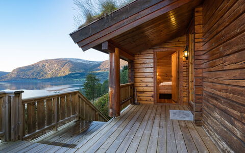 Fjordblick i: Madera, Techo, Cabaña, Madera Dura, Tablón, Suelos De Madera, Cuarto De Troncos, Porche, Manchas De Madera, Cubierta