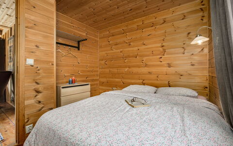 Lona: Diseño De Interiores, Piso, Suelo, Mueble, Habitación, Madera, Techo, Cama, Habitación, Sábana