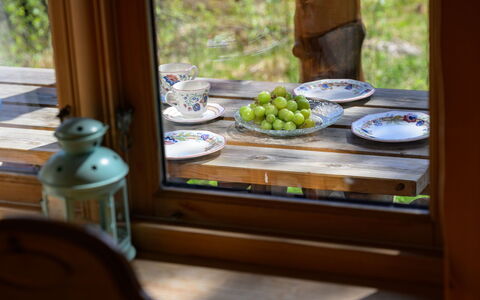 Myravatnet: Vajilla, Madera, Utensilios Para Servir, Mueble, Mesa, Diseño De Interiores, Vaso, Vajilla, Comida, Manchas De Madera