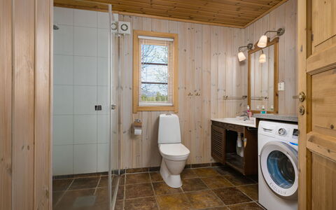 Myravatnet: Piso, Diseño De Interiores, Suelo, Arreglo De Tubería, Pared, Madera, Techo, Lavabo, Baño, Habitación