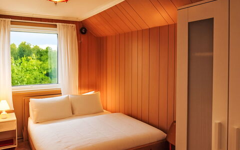 Bjørkeneset: Madera, Habitación, Cama, Diseño De Interiores, Suelo, Piso, Sábana, Lecho, Encendiendo, Habitación