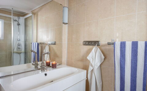 Soltun: Arreglo De Tubería, Grifo, Lavabo, Baño, Encendiendo, Madera, Edificio, Piso, Suelo