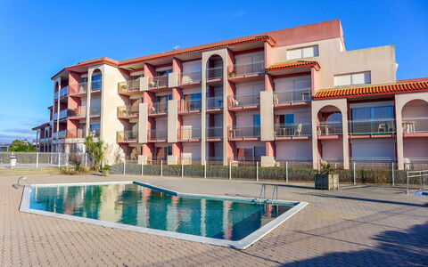 Mer et Golf: Edificio, Casa, Pared, Ventana, Techo, Casa, Barrio Residencial, Fachada, Arbusto
