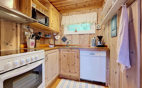 Målsnes: Madera, Piso, Diseño De Interiores, Cocina, Suelo, Manchas De Madera, Mueble, Aparato De Cocina, Habitación, Electrodoméstico