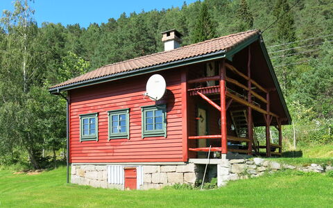 Målsnes: Planta, Cielo, Ventana, Edificio, Árbol, Madera, Paisaje Natural, Hierba, Casa, Cabaña