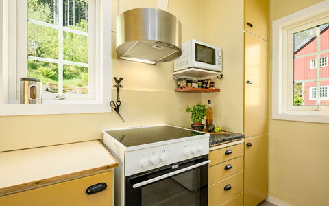 Eseviki: Aparato De Cocina, Cocina, Electrodoméstico, Gabinetes, Mostrador, Diseño De Interiores, Madera, Piso, Electrodoméstico, Estufa De Cocina