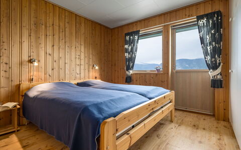 Hovsfjellet: Madera, Habitación, Diseño De Interiores, Cama, Techo, Mueble, Suelo, Marco De La Cama, Casa, Piso