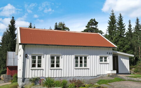 Øygårdsheia: Planta, Nube, Cielo, Ventana, Propiedad, Árbol, Edificio, Casa, El Terreno Del Lote, Madera