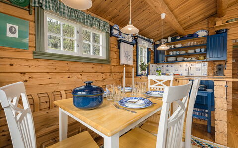 Fjellro: Madera, Mueble, Diseño De Interiores, Casa, Piso, Cocina, Techo, Puerta, Suelo, Manchas De Madera