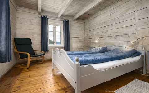 Johans Maria Stova: Mueble, Edificio, Ventana, Comodidad, Madera, Cortina, Sofá, Marco De La Cama, Suelo, Piso
